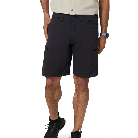 Men's Wrangler Outdoor Black Cargo Shorts Sz 36 - Picture 1 of 4